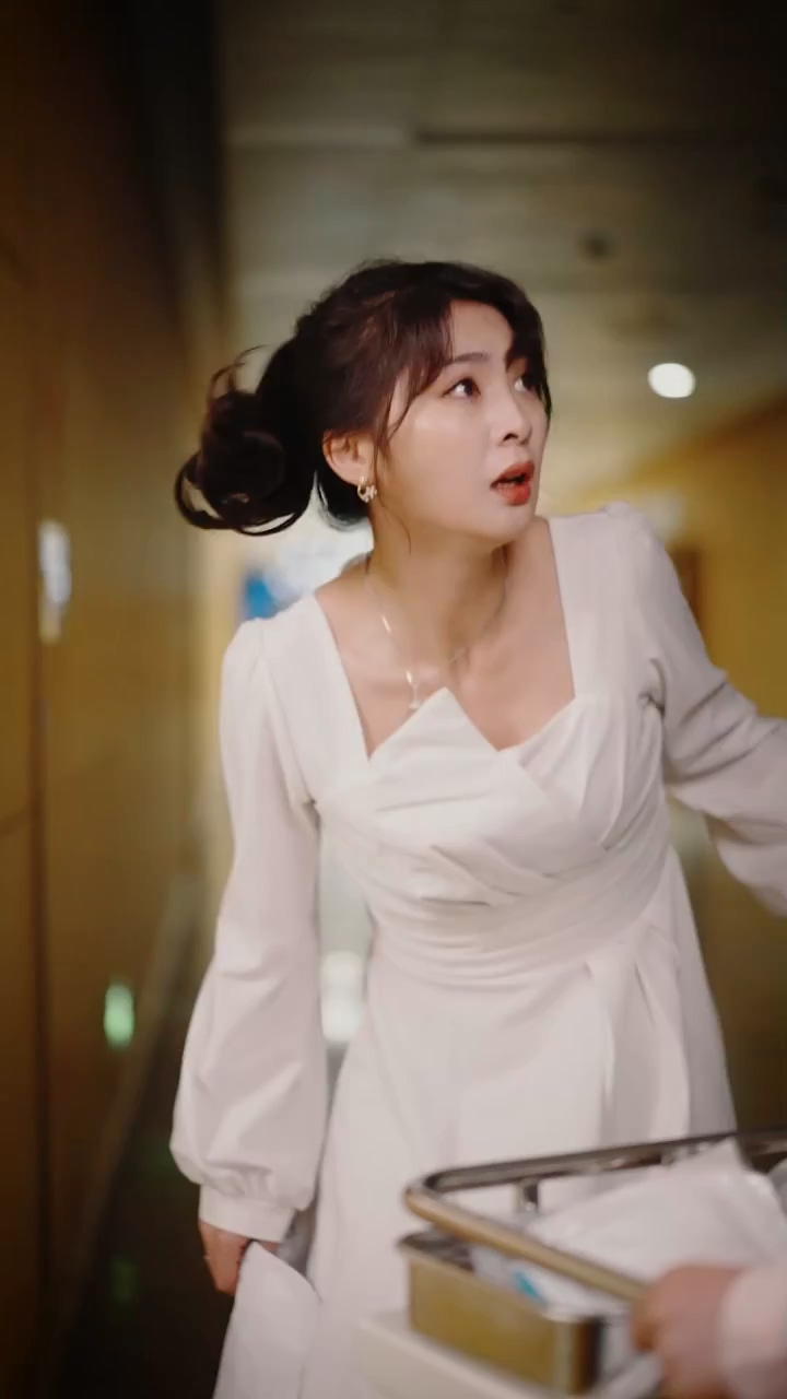 离婚后,顾少死皮赖脸缠着我